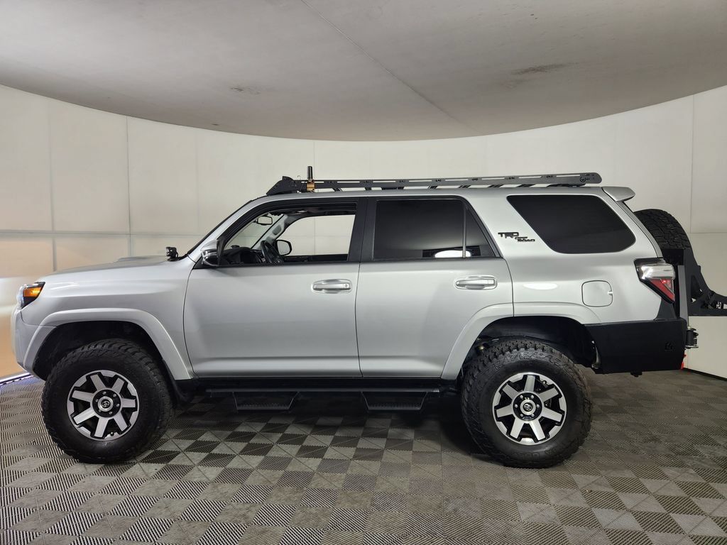 Used 2021 Toyota 4Runner TRD Off-Road Premium w/ Moonroof Package AWD/4WD image 4