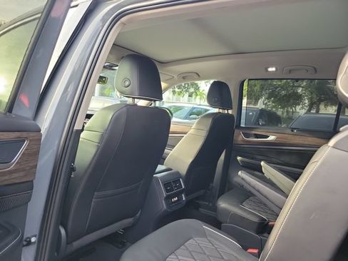 Used 2025 Volkswagen Atlas SEL Premium R-Line AWD/4WD image 7