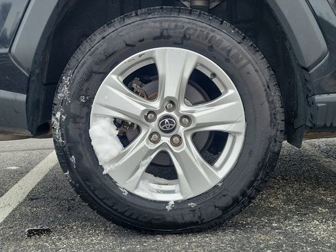 Used 2020 Toyota RAV4 XLE image 5