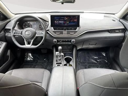 Used 2024 Nissan Altima 2.5 SV w/ SV Premium Package AWD/4WD image 10
