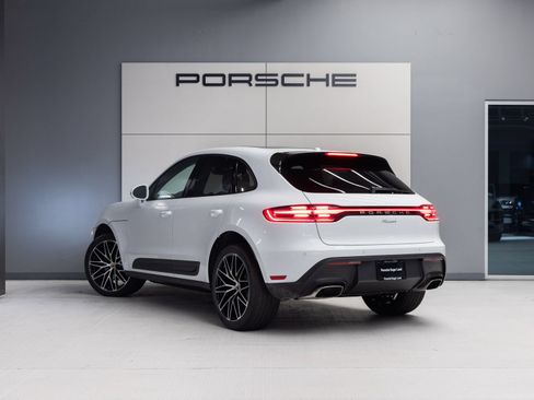 Certified 2026 Porsche Macan AWD/4WD image 3