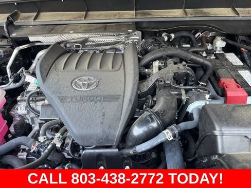 Used 2024 Toyota Highlander XLE AWD/4WD image 36