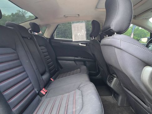 Used 2015 Ford Fusion SE FWD image 16