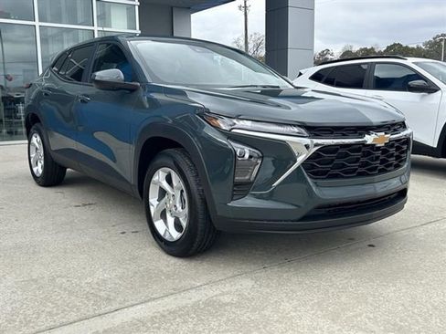 New 2026 Chevrolet Trax LS w/ LS Convenience Package image 3