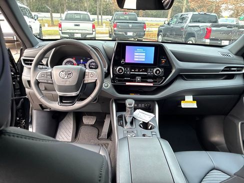 New 2026 Toyota Highlander XSE image 19