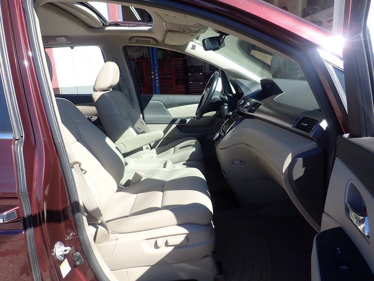 Used 2014 Honda Odyssey EX-L image 24