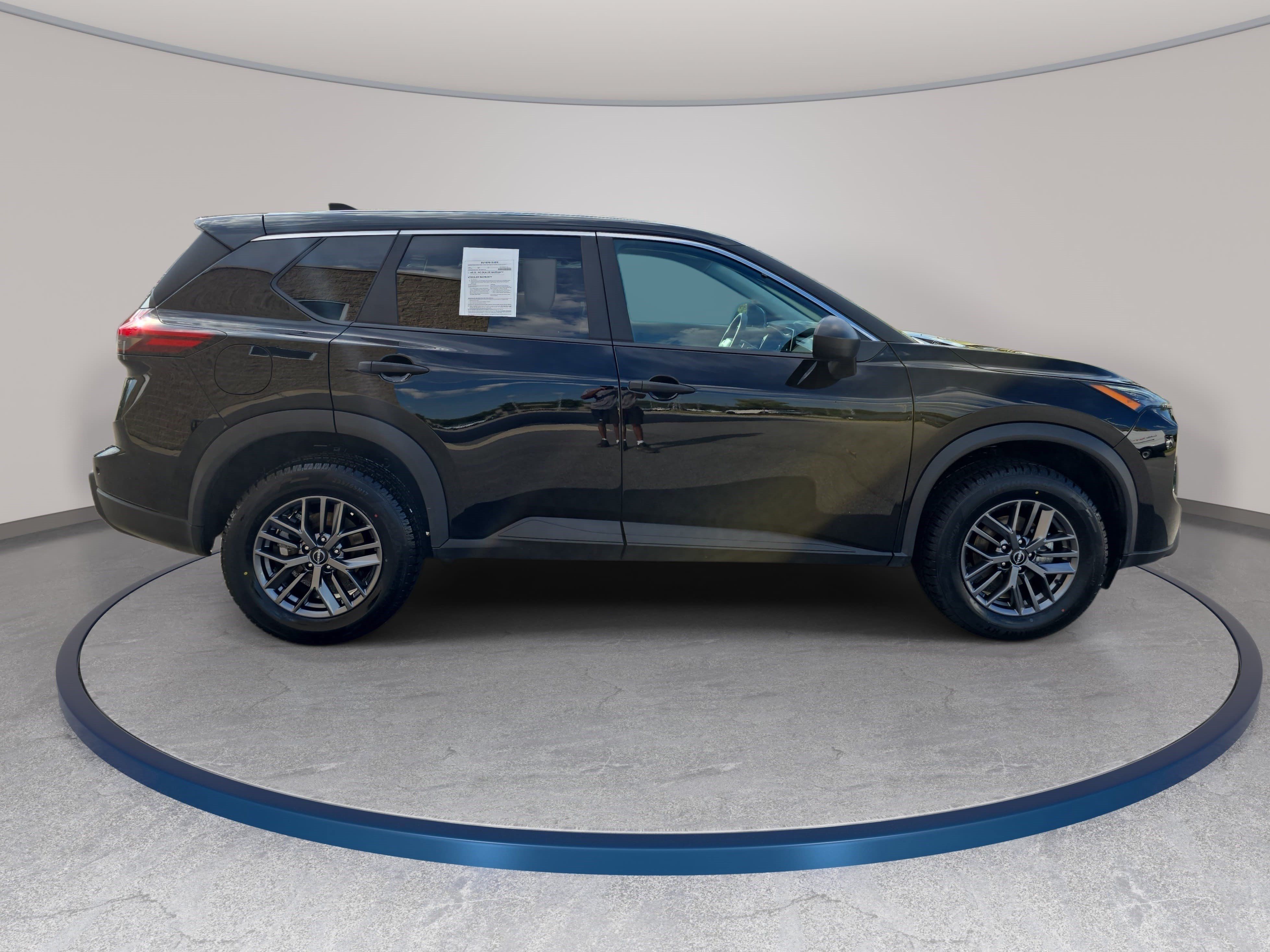 Used 2025 Nissan Rogue S AWD/4WD image 4