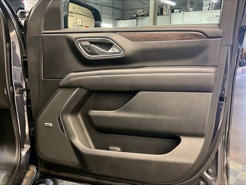 Used 2022 Chevrolet Tahoe Z71 w/ Luxury Package AWD/4WD image 25