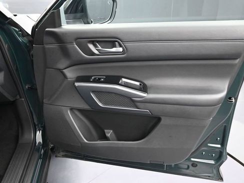 Used 2023 Nissan Pathfinder SL image 32