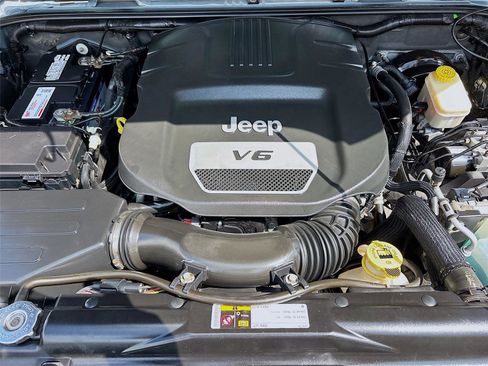 Used 2014 Jeep Wrangler Unlimited Rubicon w/ Connectivity Group AWD/4WD image 28