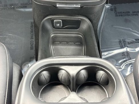 Used 2025 Chrysler Pacifica Select FWD image 13