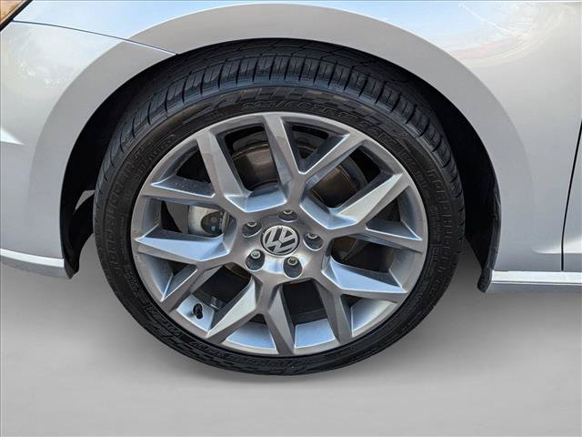 Used 2015 Volkswagen e-Golf Limited Edition FWD image 29