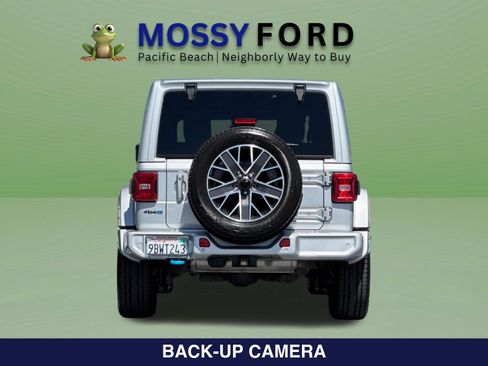 Used 2022 Jeep Wrangler Unlimited Sahara AWD/4WD image 7