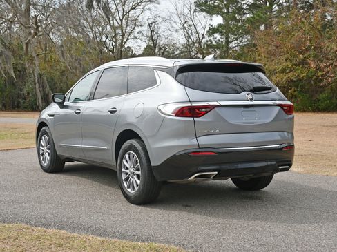 Used 2024 Buick Enclave Premium image 3