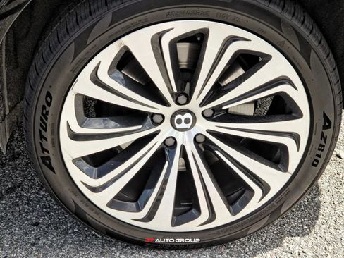 Used 2021 Bentley Bentayga AWD/4WD image 14
