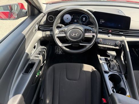 Used 2025 Hyundai Elantra SEL FWD image 20