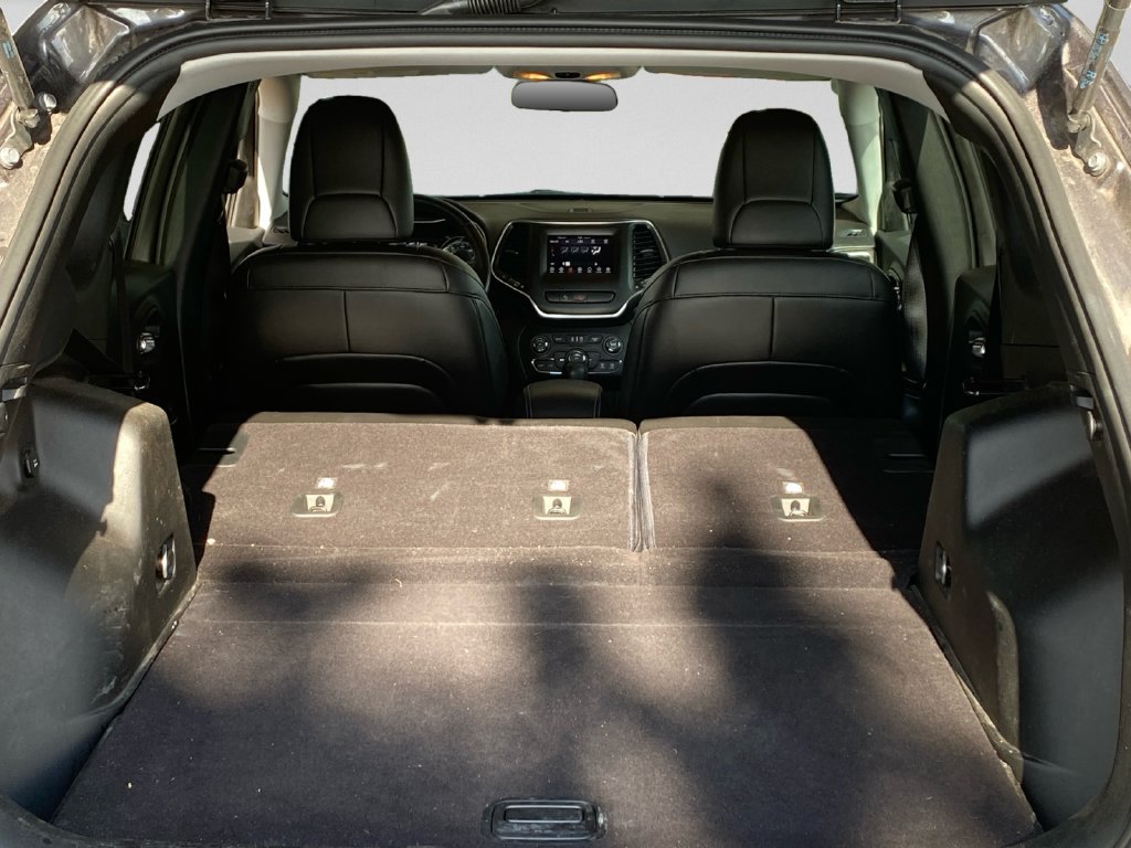 Used 2019 Jeep Cherokee Latitude Plus FWD image 26