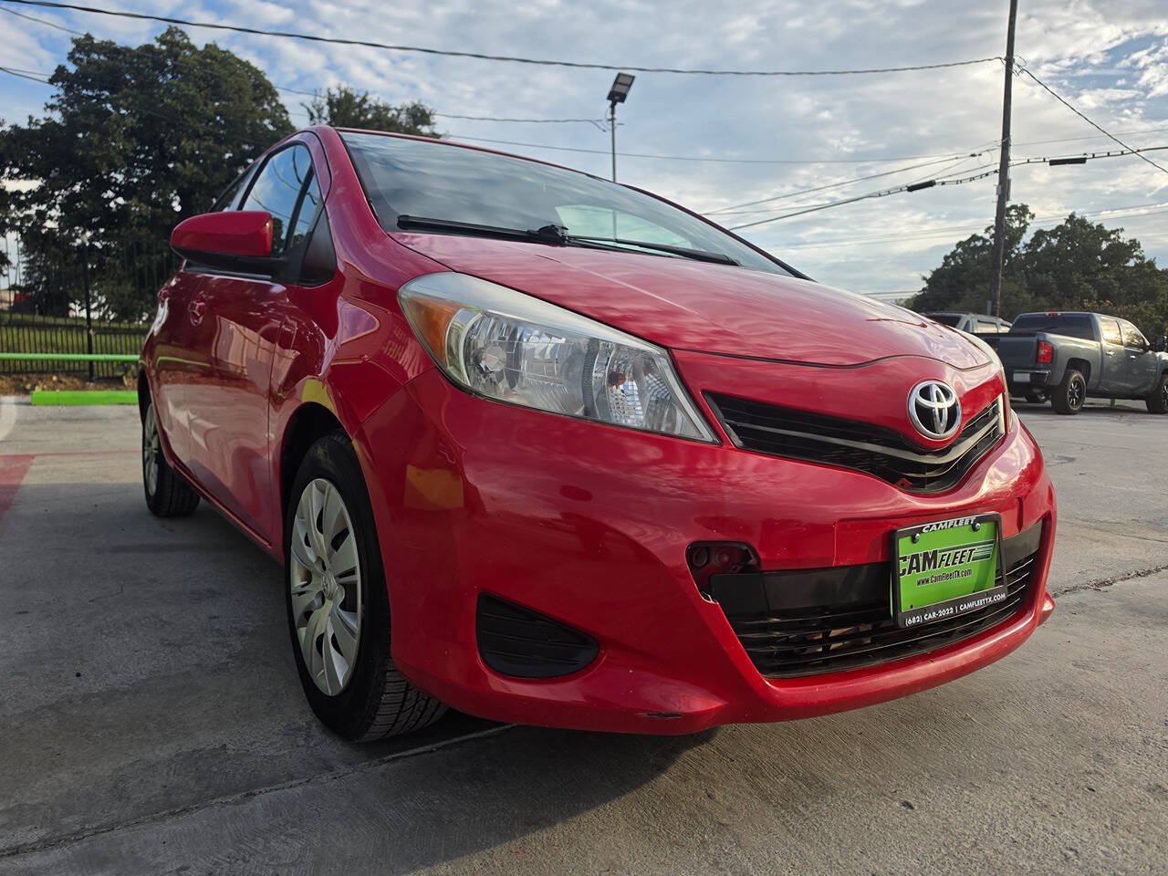 Used 2013 Toyota Yaris L FWD image 4