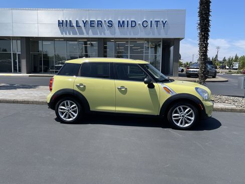 Used 2012 MINI Cooper Countryman FWD image 2