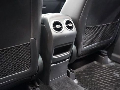 Used 2022 Mercedes-Benz GLB 250 4MATIC image 34