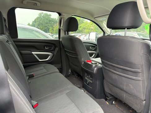 Used 2017 Nissan Titan SV RWD image 6