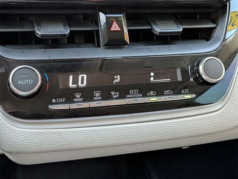 Used 2025 Toyota Corolla LE image 17