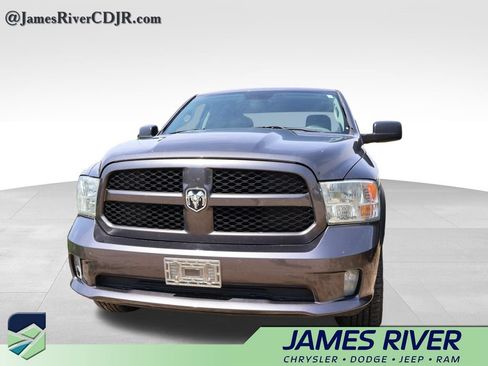 Used 2017 RAM 1500 Express AWD/4WD image 4
