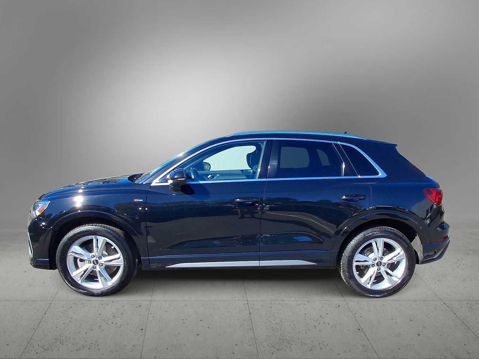 Used 2024 Audi Q3 2.0T Premium w/ Convenience Package AWD/4WD image 5