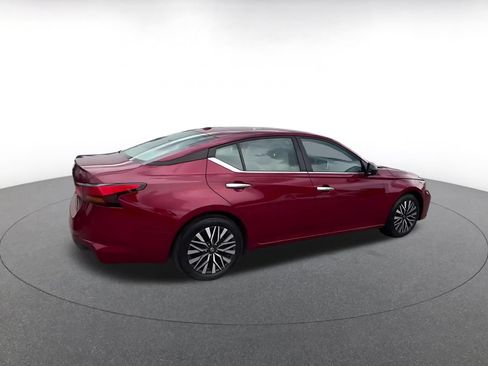 Used 2025 Nissan Altima 2.5 SV FWD image 11