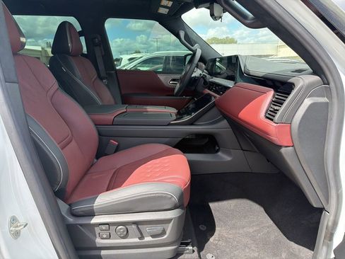 Used 2025 INFINITI QX80 Autograph image 11