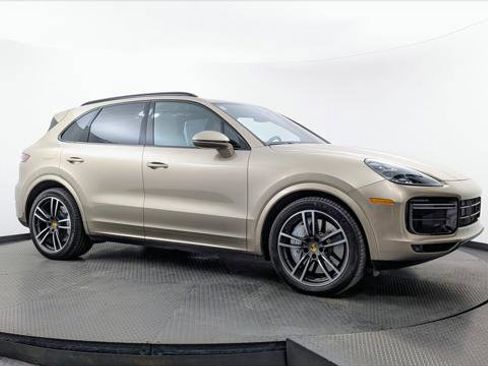 Used 2019 Porsche Cayenne Turbo w/ Premium Plus Package AWD/4WD image 11