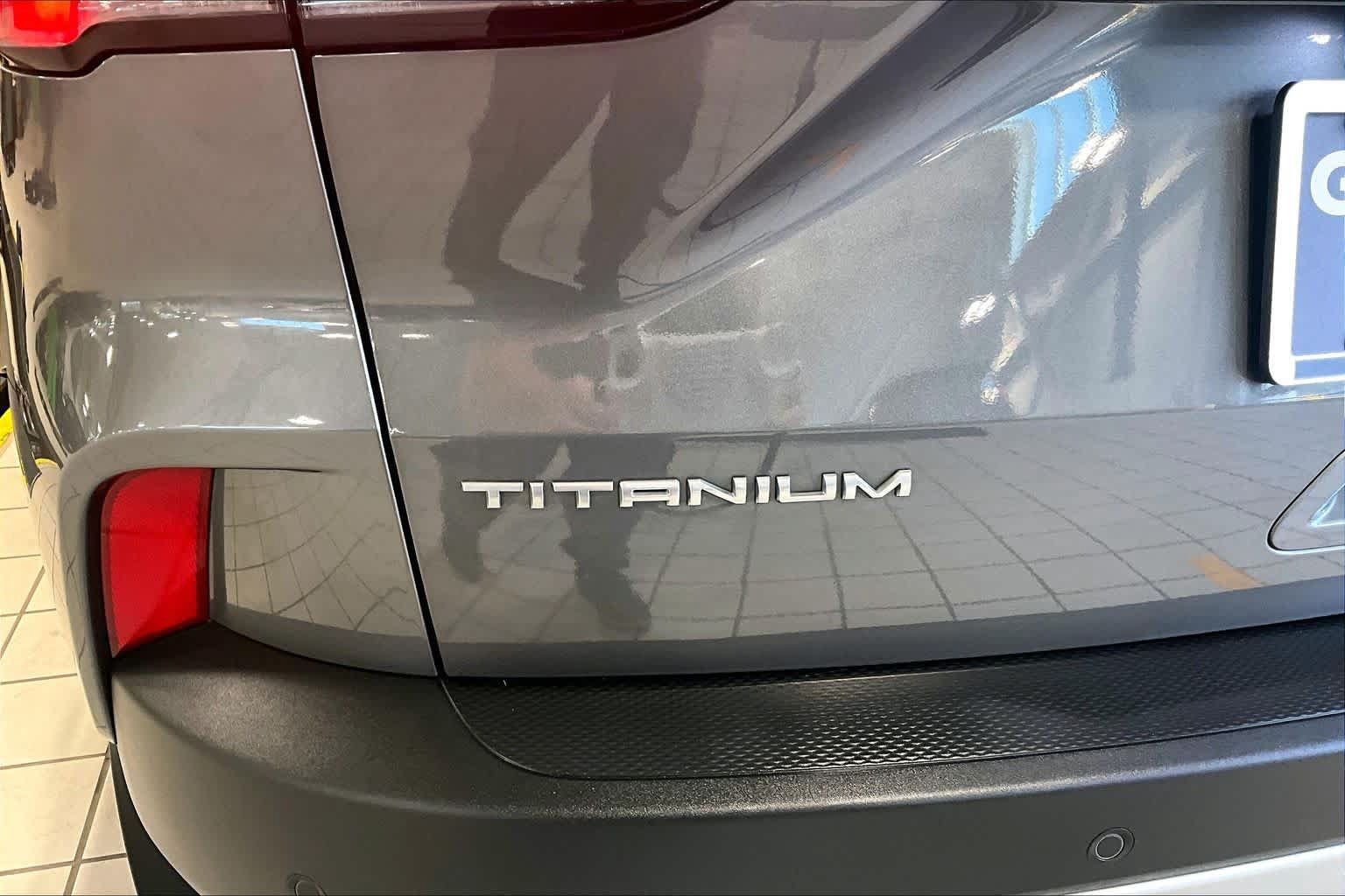 Used 2022 Ford Escape Titanium FWD image 31