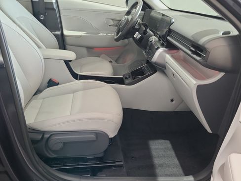 Used 2024 Hyundai Kona Limited FWD image 11