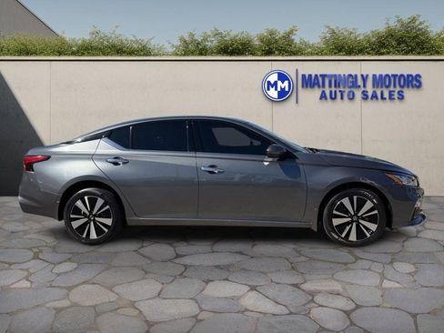 Used 2021 Nissan Altima 2.5 SL image 2