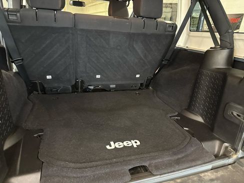 Used 2015 Jeep Wrangler Unlimited Rubicon w/ Connectivity Group AWD/4WD image 44