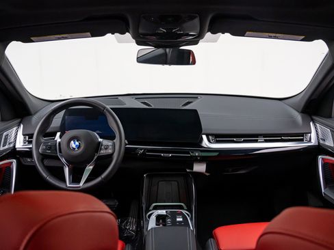 Used 2025 BMW X2 xDrive28i AWD/4WD image 10