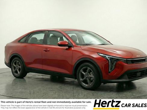Used 2025 Kia K4 LXS image 1