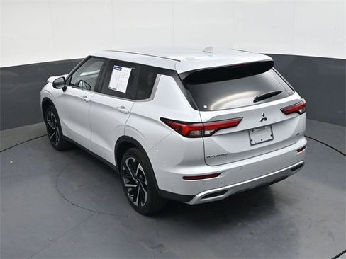 Used 2024 Mitsubishi Outlander SE image 27