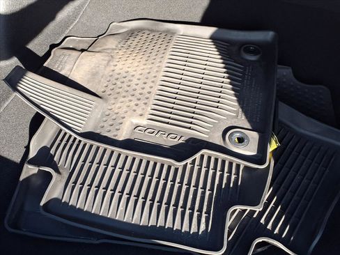 Certified 2025 Toyota Corolla LE image 27