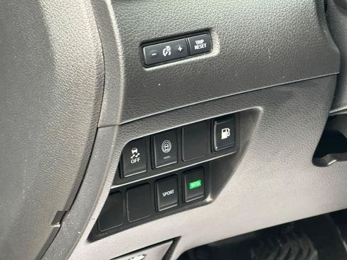 Used 2019 Nissan Rogue S FWD image 11