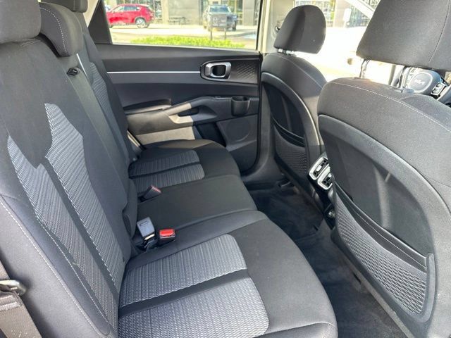 Used 2023 Kia Sorento LX AWD/4WD image 23