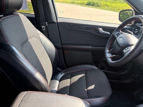 Used 2023 Ford Escape ST-Line Select AWD/4WD image 30
