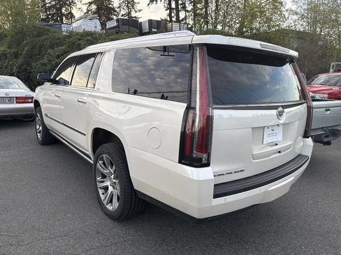 Used 2015 Cadillac Escalade ESV Premium AWD/4WD image 2