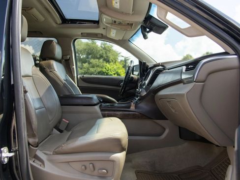 Used 2015 Chevrolet Suburban LT RWD image 18