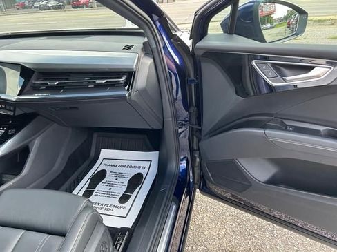 Used 2022 Audi Q4 e-tron Premium Plus w/ Premium Plus image 29