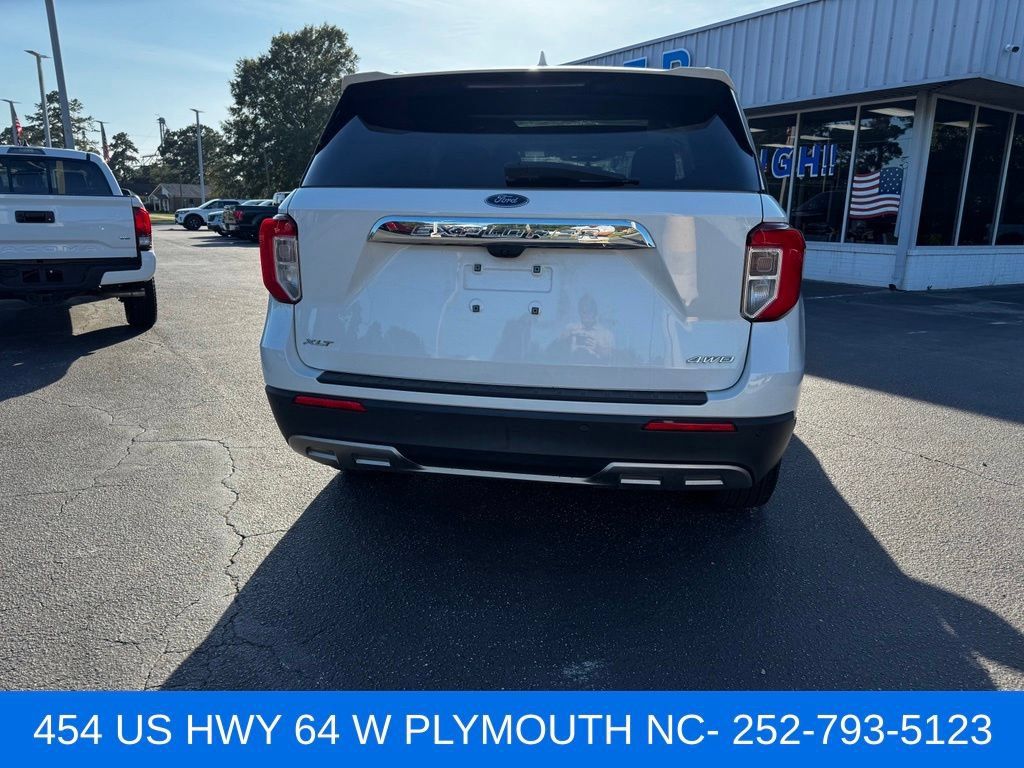 Used 2022 Ford Explorer XLT w/ Equipment Group 202A AWD/4WD image 4