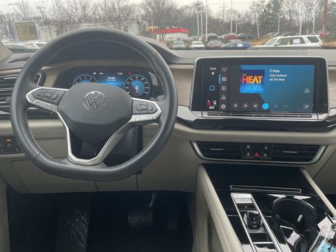 Certified 2025 Volkswagen Atlas SE w/ Panoramic Sunroof Package image 16