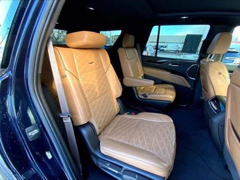 Used 2023 Cadillac Escalade Premium Luxury w/ Performance Package image 27
