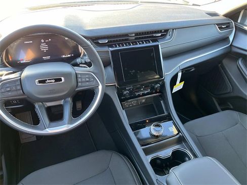 New 2025 Jeep Grand Cherokee Laredo X w/ Luxury Tech Group I image 13