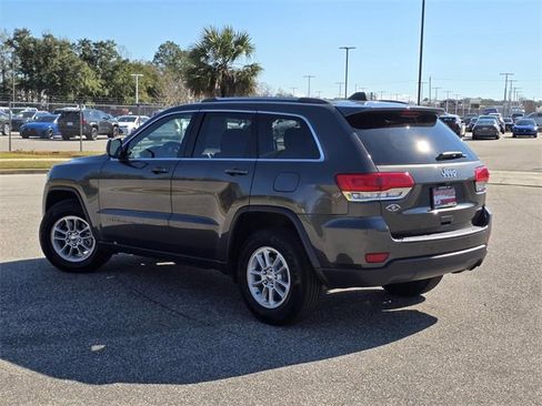 Used 2019 Jeep Grand Cherokee Laredo image 4